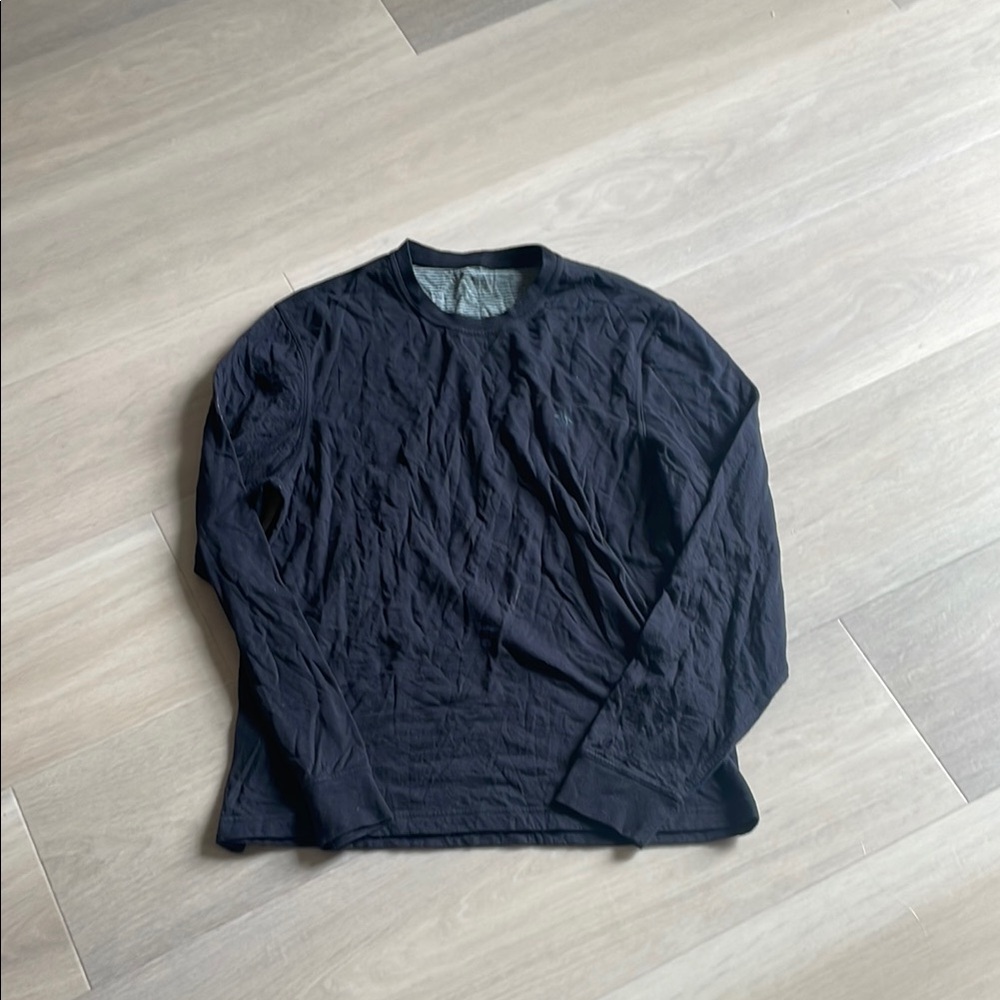 Classic Black Long Sleeve Tee Versatile Design